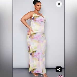 •pretty little thing maxi dress
•size 12
•NWT
•$35